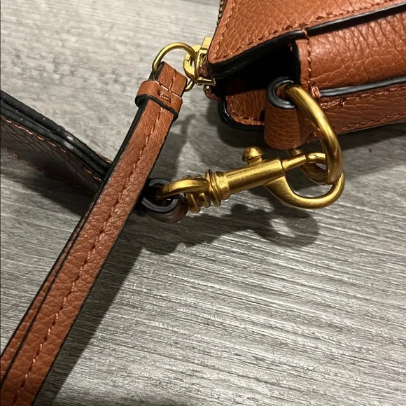 Banana Republic Leather Shoulder Bag - Picture 8 of 12